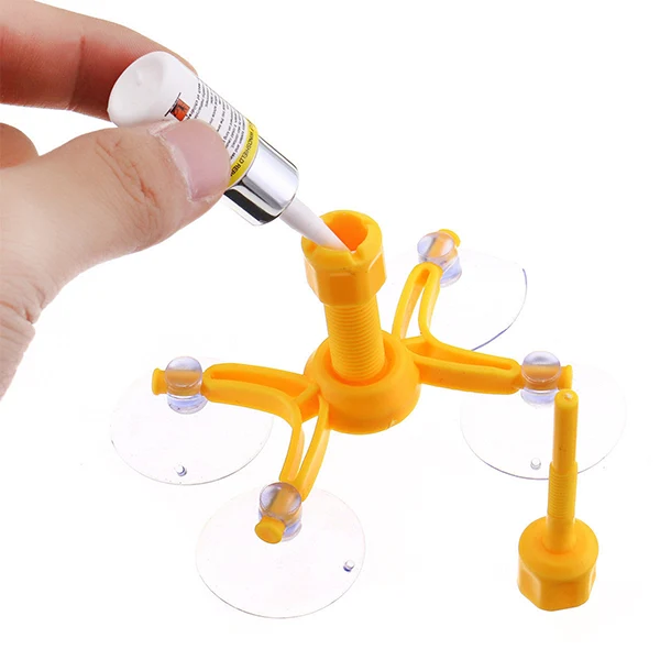 Залитите жикости через пъедестал набора для ремонта лобового стекла